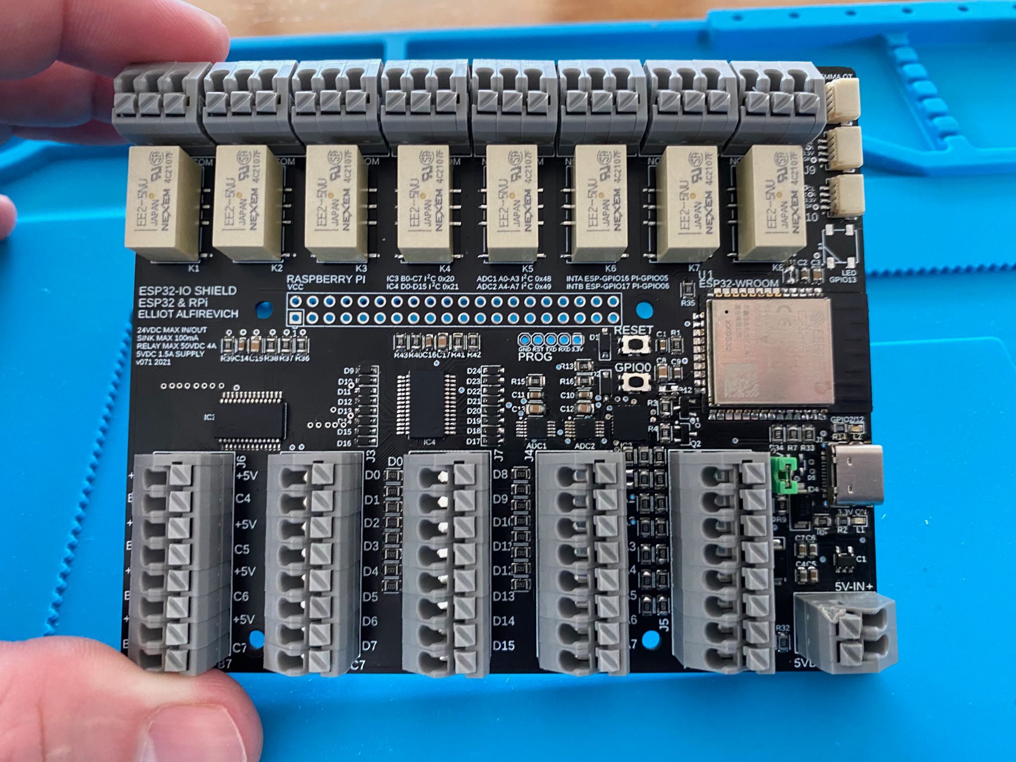 ESP32-IO